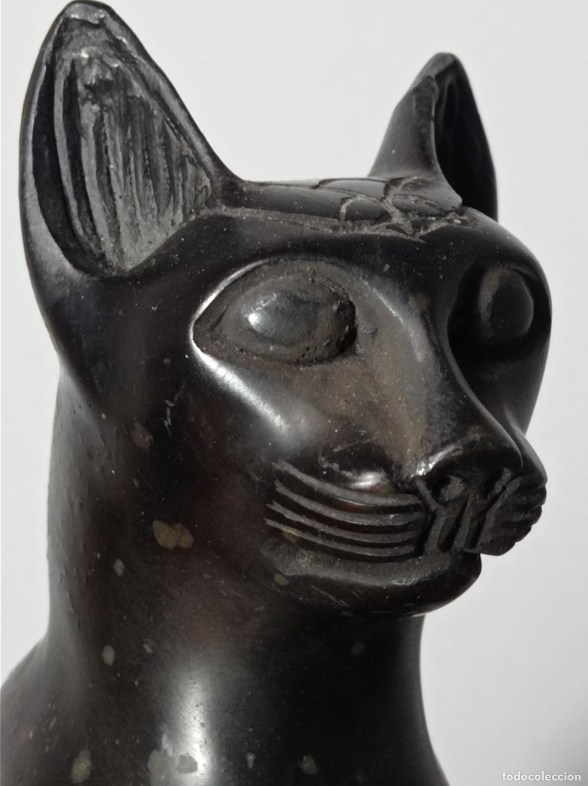 Antig&uuml;edades: GATO EGIPCIO CON COBRA &middot; DIOSA BASTET &middot; 26 cm // 1.750 gr.