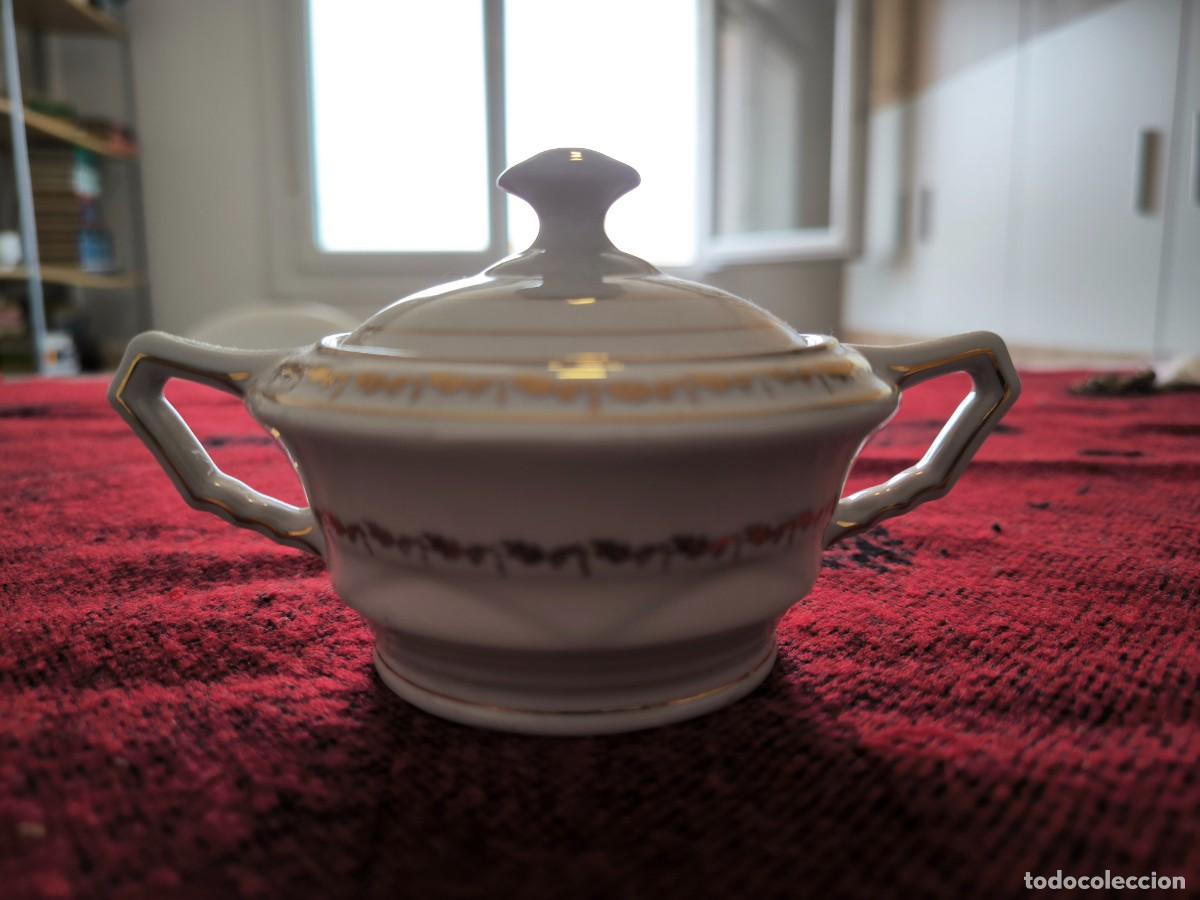 Antiquit&auml;ten: Azucarero De Porcelana J&auml;ger Blanca Con Filete Dorado Y Tapa Vintage