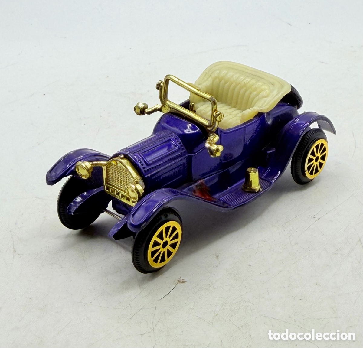 Antig&uuml;edades: Figura de Coche Cl&aacute;sico