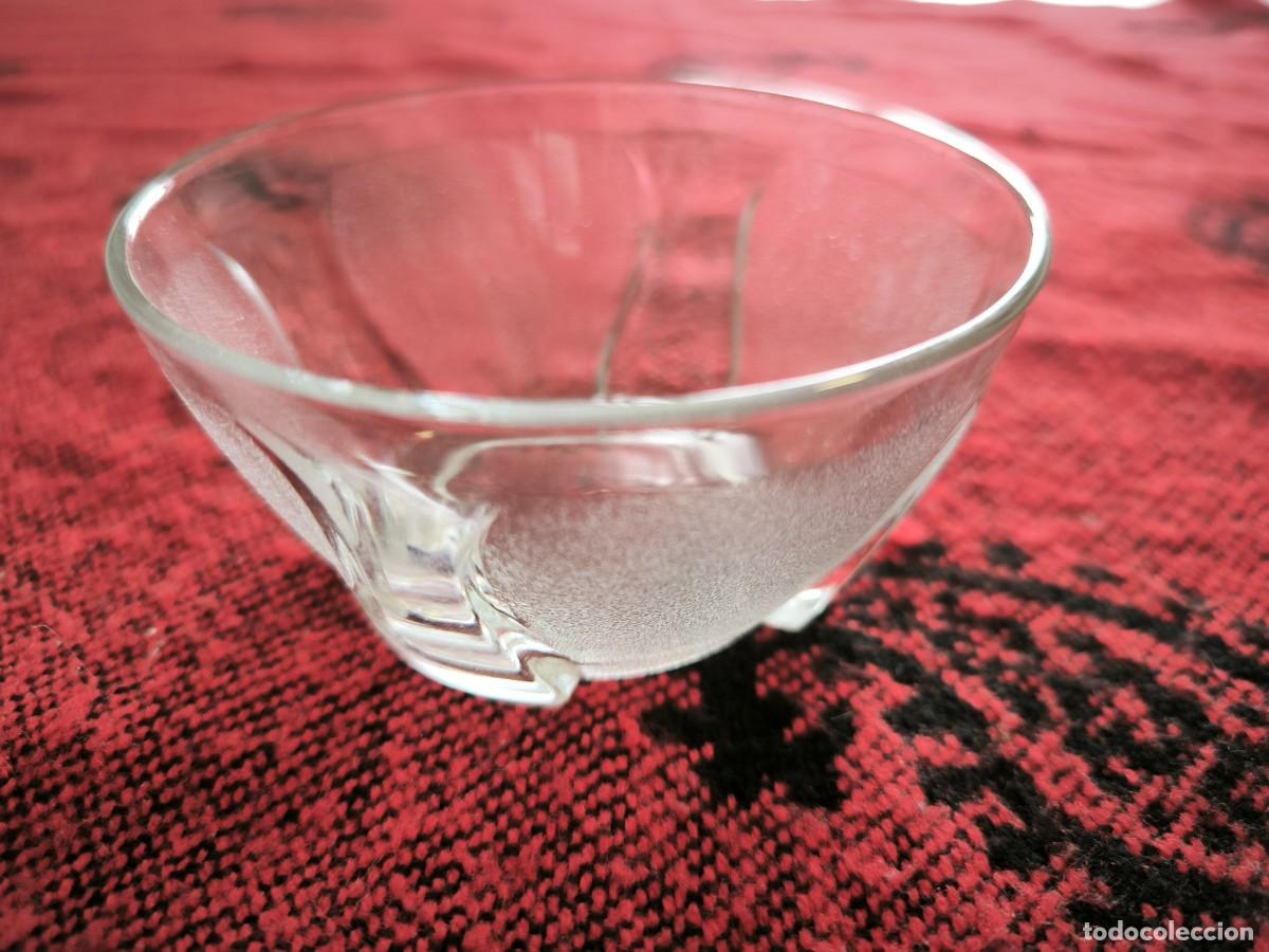 Antig&uuml;edades: Cuenco De Cristal Transparente Con Tres Patas &ndash; Elegante Pieza Vintage Multiusos
