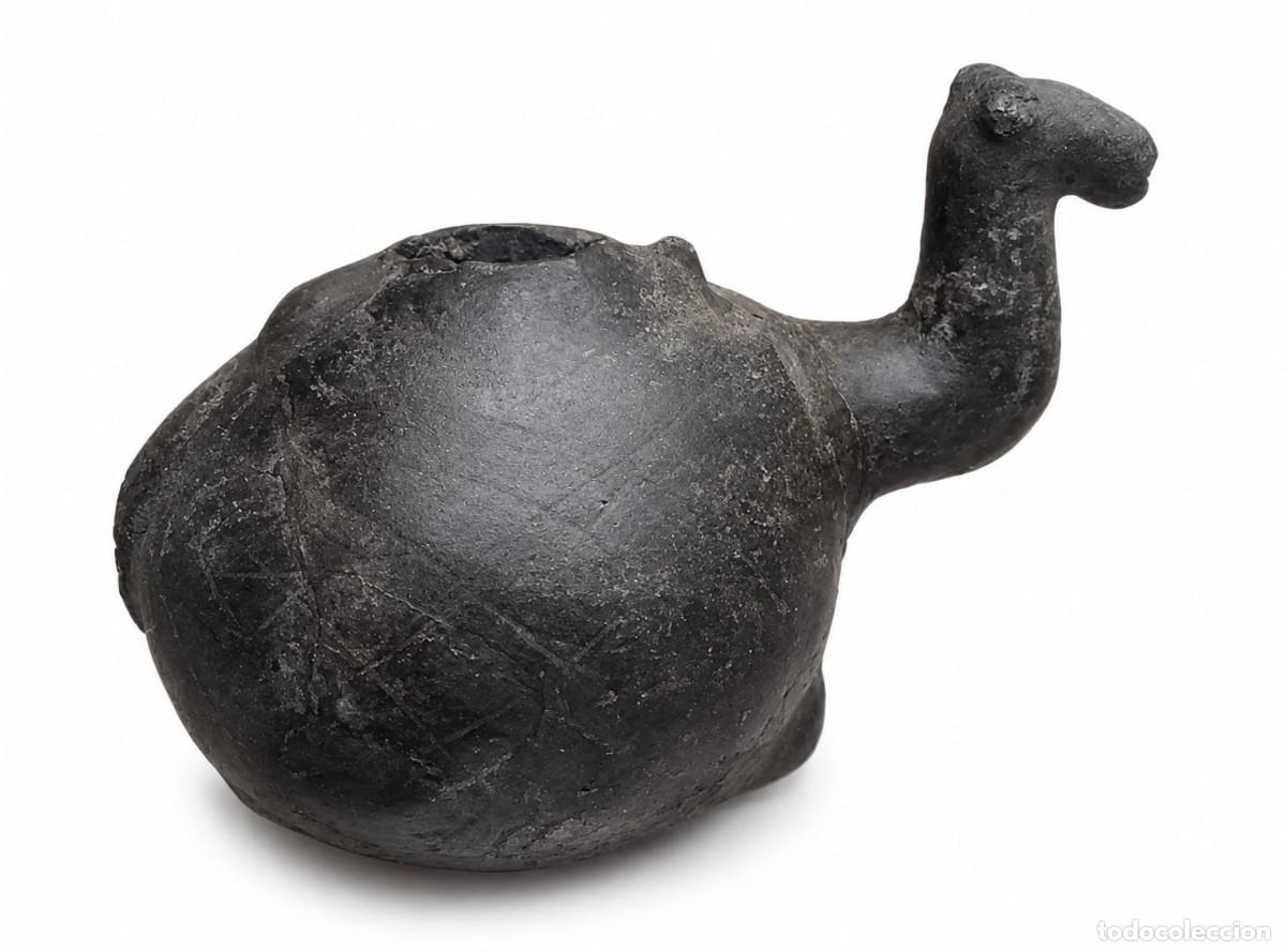 Antig&uuml;edades: Arqueolog&iacute;a. Camello en terracota Persia. Primer Milenio A.C.