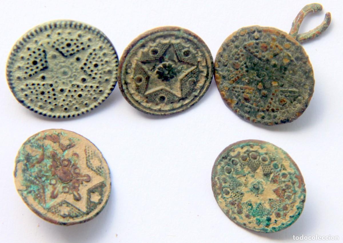 Antiguidades: Av076 ESPA&Ntilde;A/FRANCIA LOTE 5 BOTONES CON ESTRELLA DE 5/6 PUNTAS G1/G2 s.XVIII/XIX