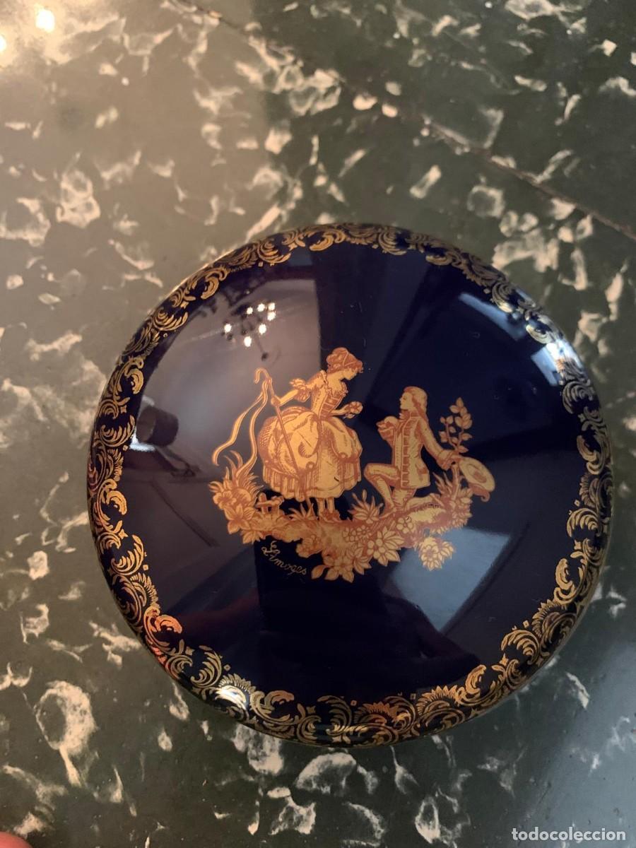 Antig&uuml;edades: Bombonera porcelana Limoges Castel azul y oro