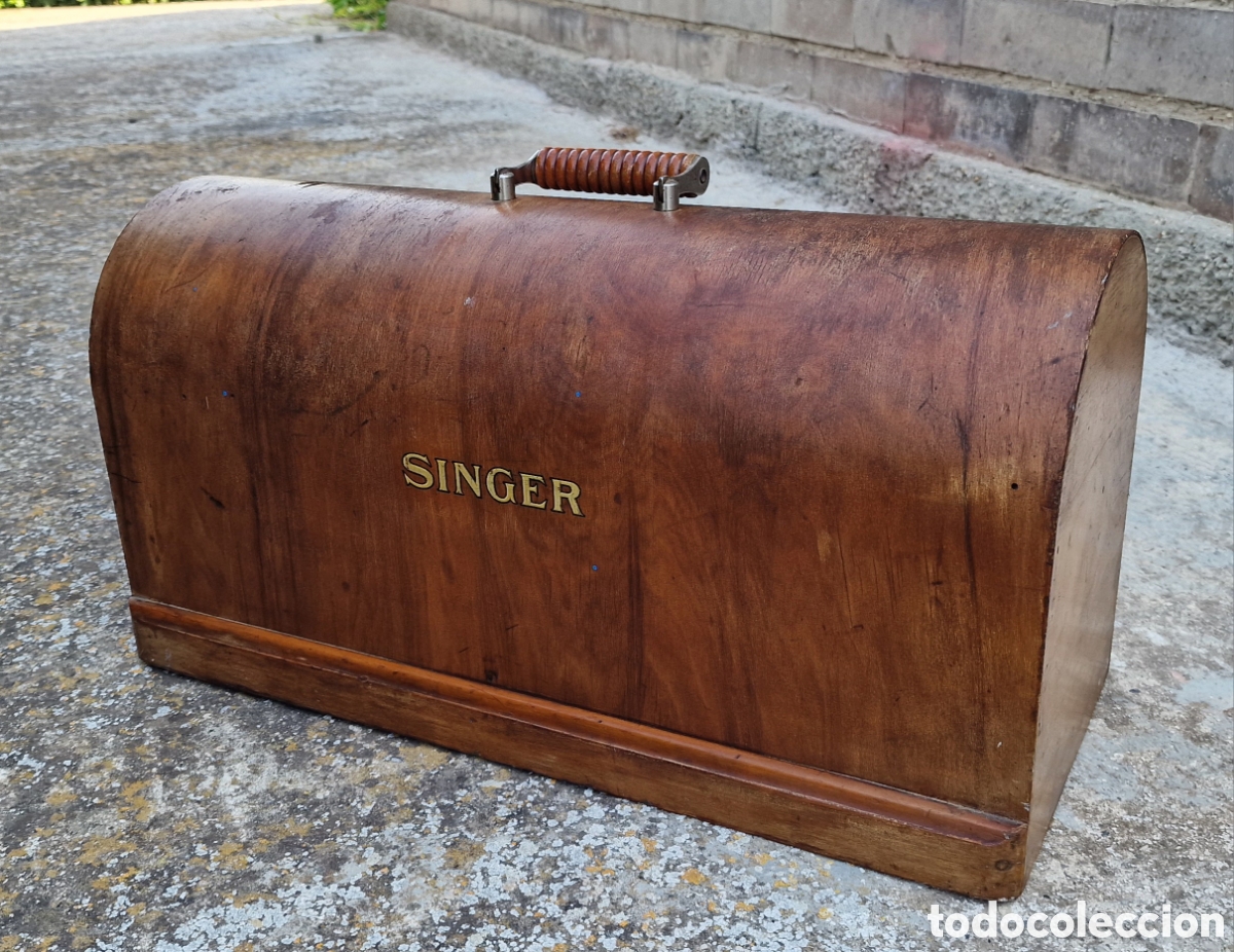 Antig&uuml;edades: Tapa de m&aacute;quina de coser Singer, de madera