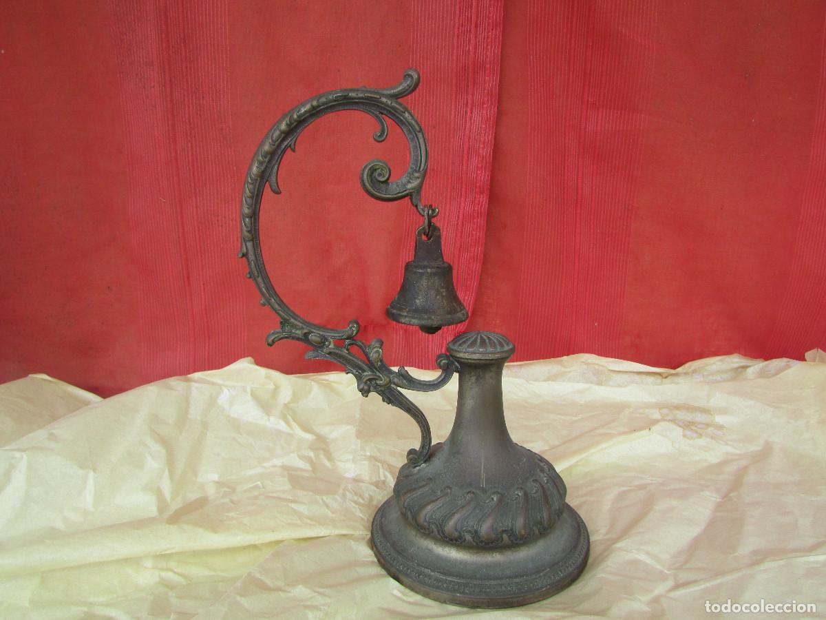 Antig&uuml;edades: Campanilla de mostrador y entrada. Bronce y lat&oacute;n. R&uacute;stica curiosa y antigua