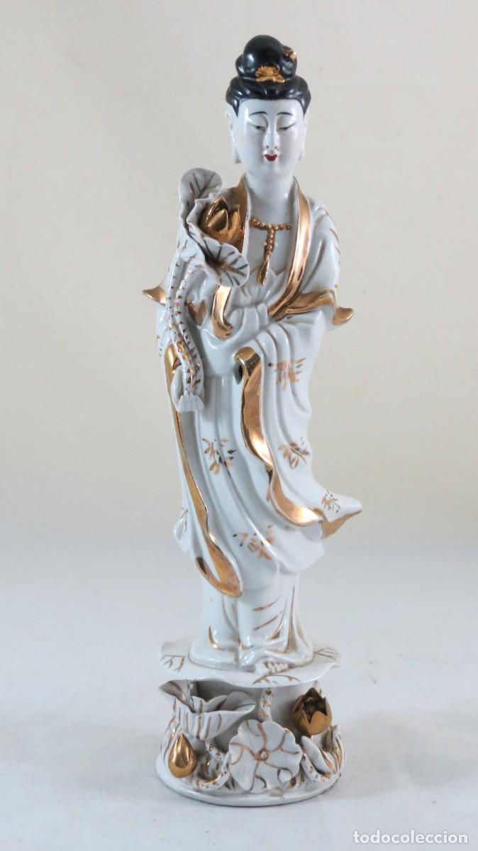 Antig&uuml;edades: Guanin porcelana chinesa; Circa 1969; Altura-30cm; Condi&ccedil;&atilde;o-boa mas falta a m&atilde;o.