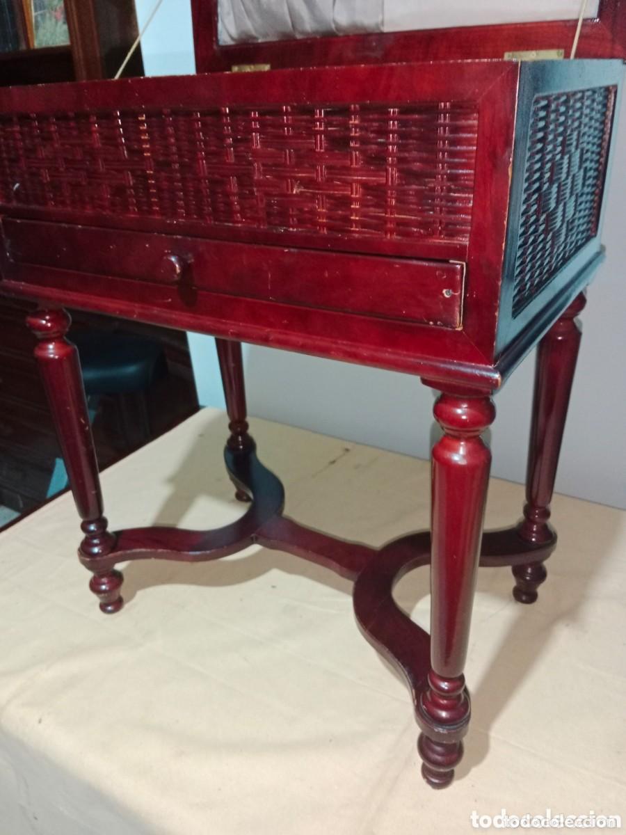 Antig&uuml;edades: Costurero de madera y Enea... - Foto 8