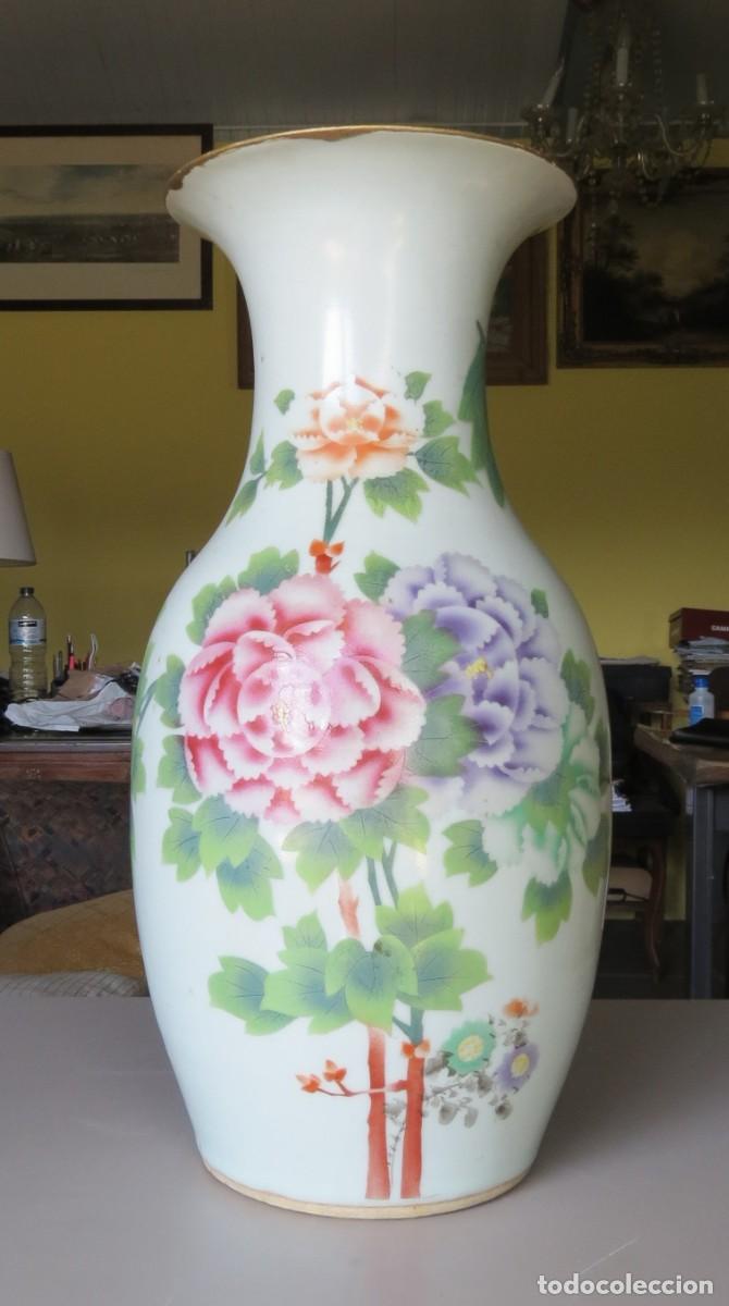 Antig&uuml;edades: Jarr&atilde;o Pote porcelana chinesa decorado com flor; Per&iacute;odo Minguo-1930; Altura-70cm;