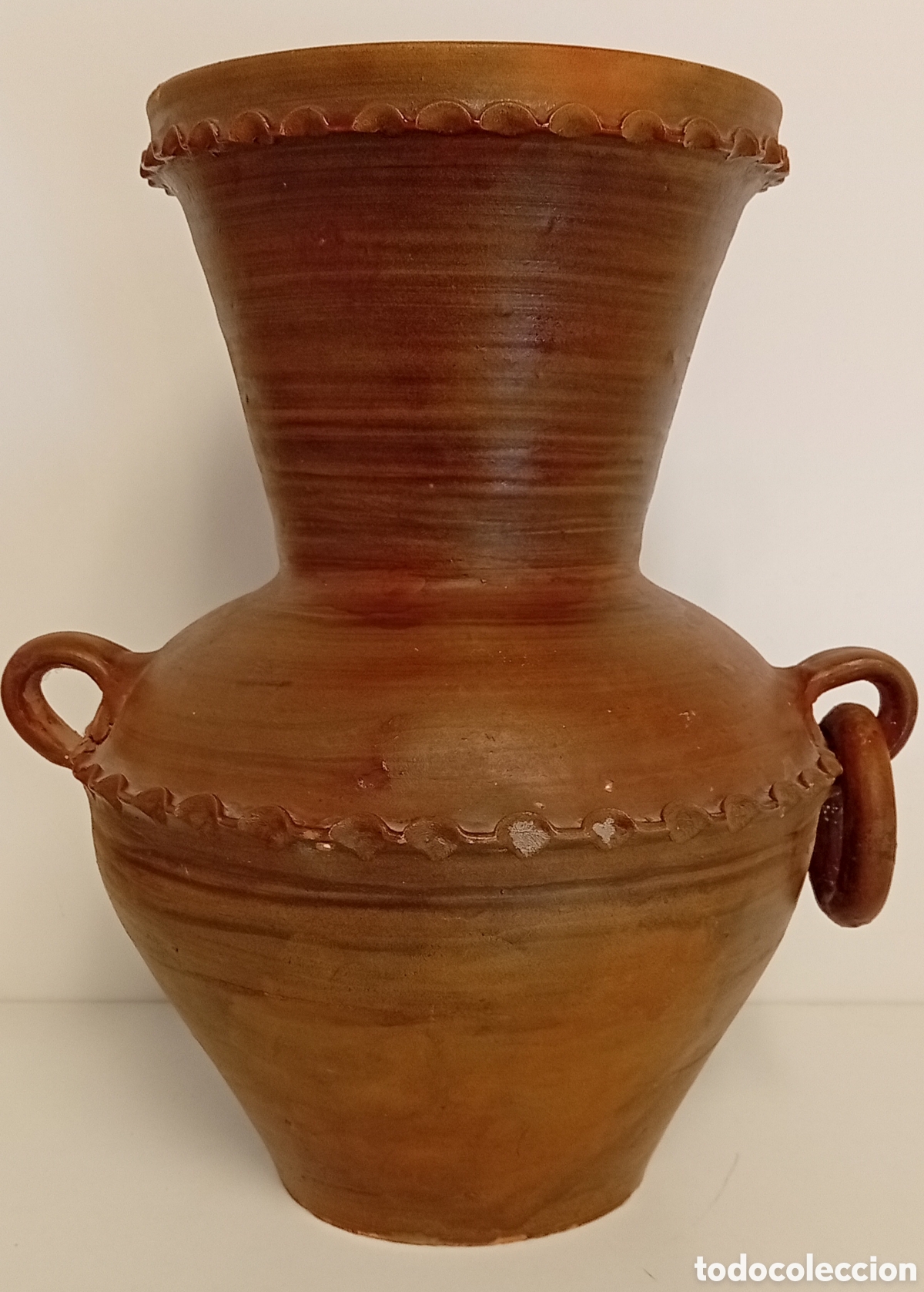 Antig&uuml;edades: .JARRON DECORATIVO ARTESANAL DE BARRO CON ASAS