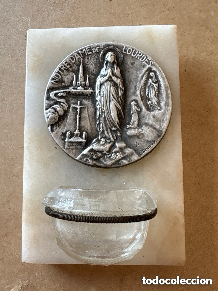 Antig&uuml;edades: Benditera francesa con medall&oacute;n plata o ba&ntilde;o, Nuestra Se&ntilde;ora de Lourdes (A22)
