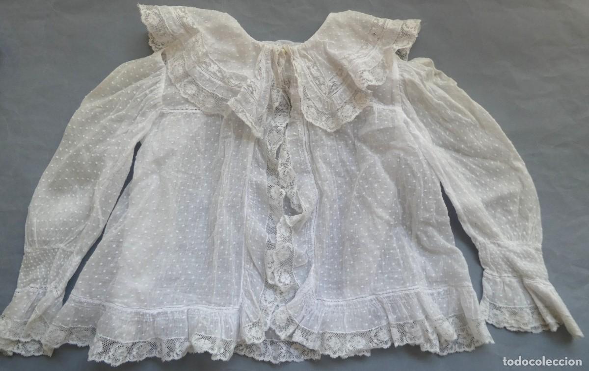 Antig&uuml;edades: ANTIGUA CAMISA DE PLUMETI Y ENCAJE DE VALENCIENNES PARA NI&Ntilde;A - MU&Ntilde;ECA PPIO.S.XX