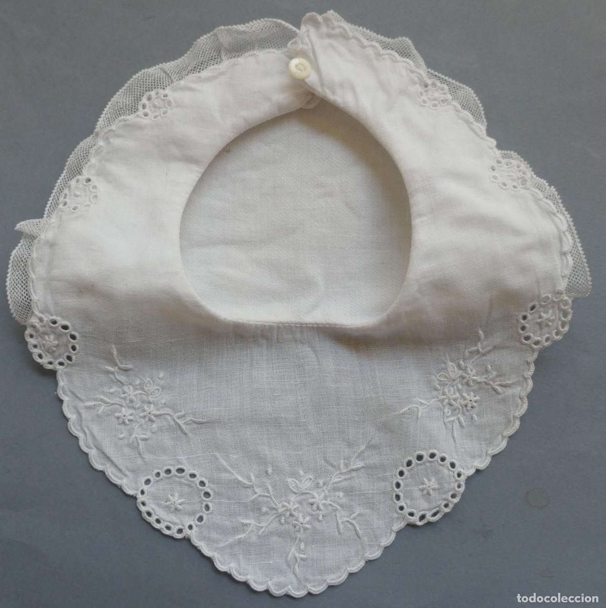 Antig&uuml;edades: ANTIGUO BABERO BORDADO PARA BEBE O MU&Ntilde;ECA PPIO.S.XX