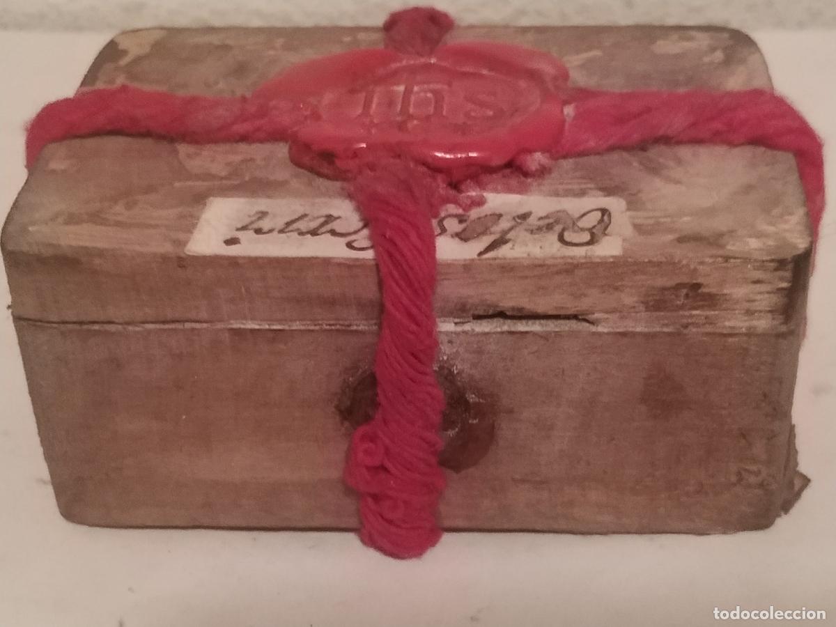 Antiques: Caja relicario San Francisco con sellos de lacre S. XIX