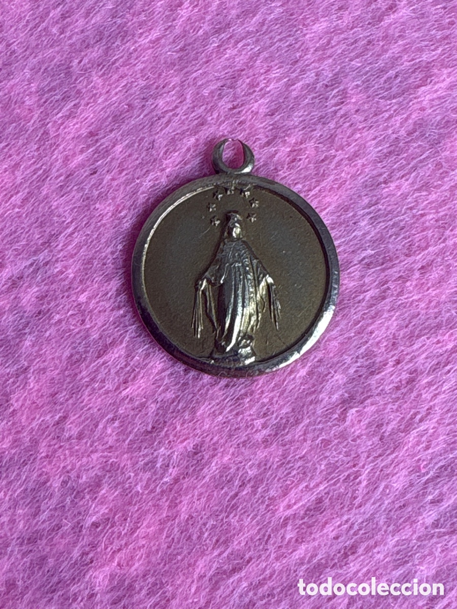 Oggetti Antichi: Medalla virgen de oro de 14k con contraste