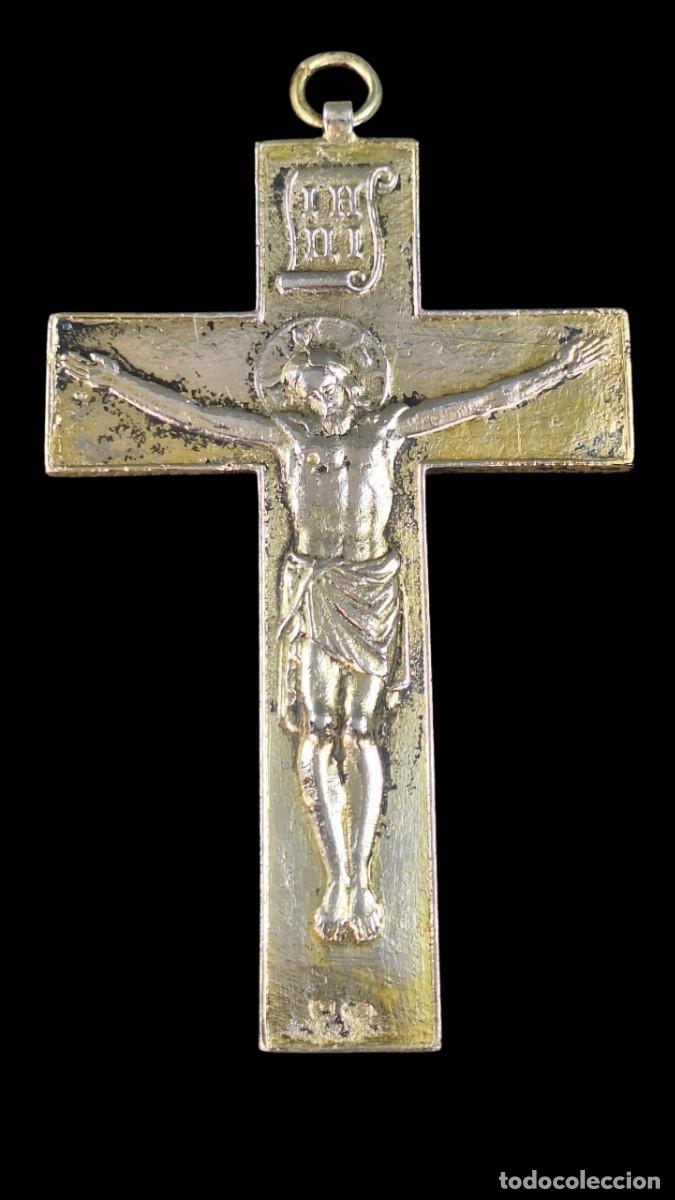 Antig&uuml;edades: Cruz pectoral Pavlovsky. Ortodoxo. Plata dorada. Rusia. Siglo XIX. 10,3 x 6,5 cm. 58 gramos.