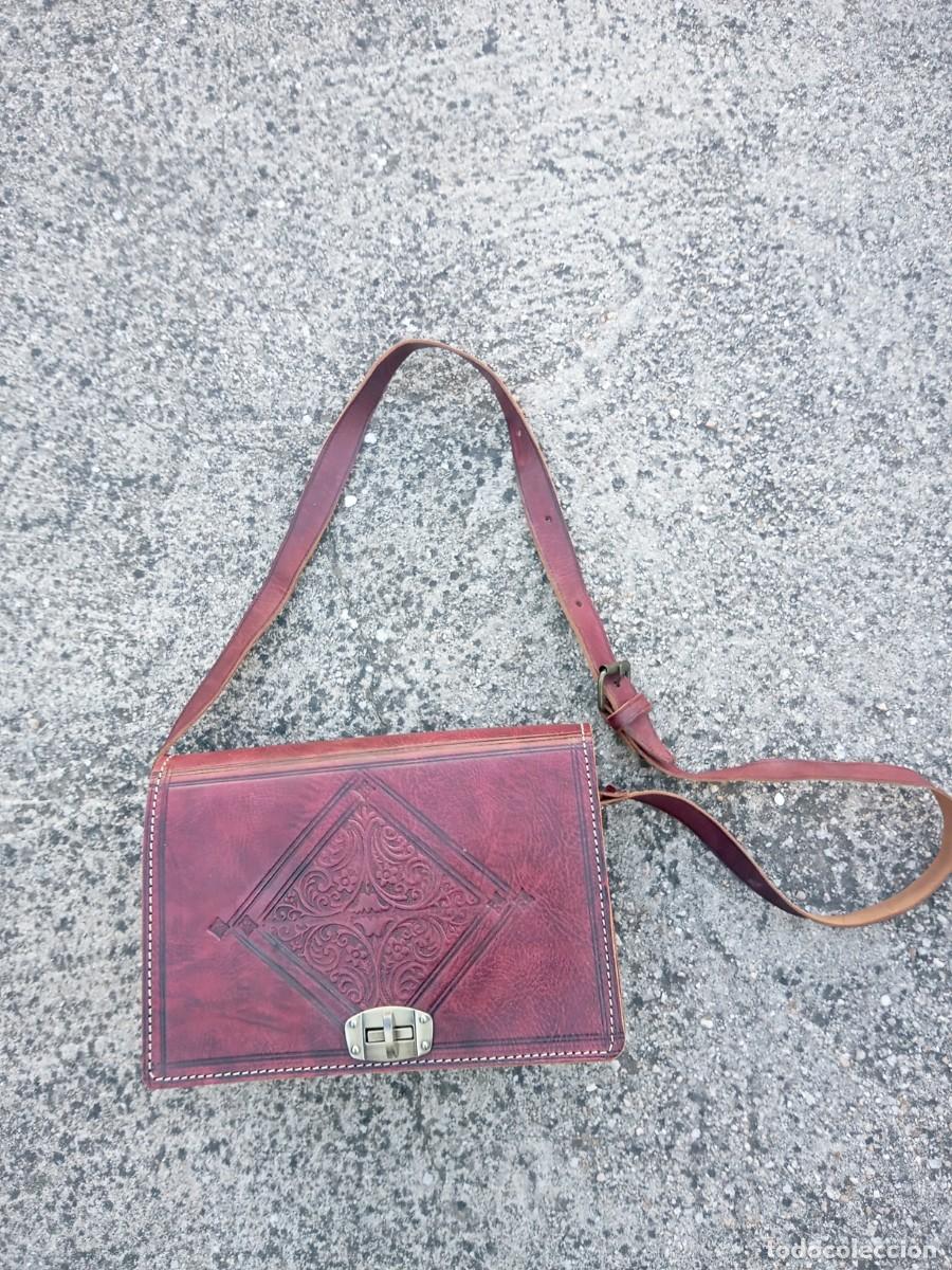 Antig&uuml;edades: BONITO BOLSO DE CUERO LABRADO COLOR SANGRE DE BUEY