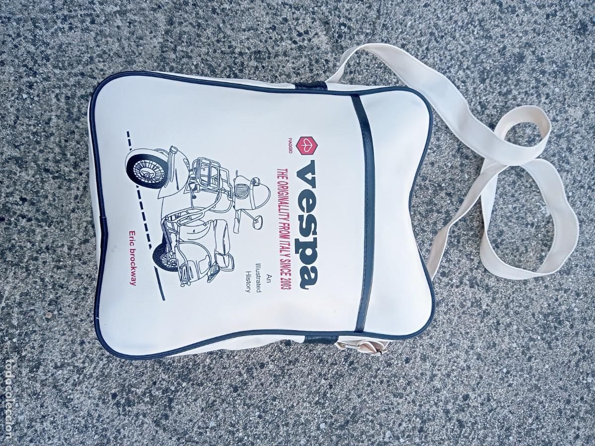 Antig&uuml;edades: BONITO BOLSO. DE SILICONA. ( VESPA ) MOTOCICLETA