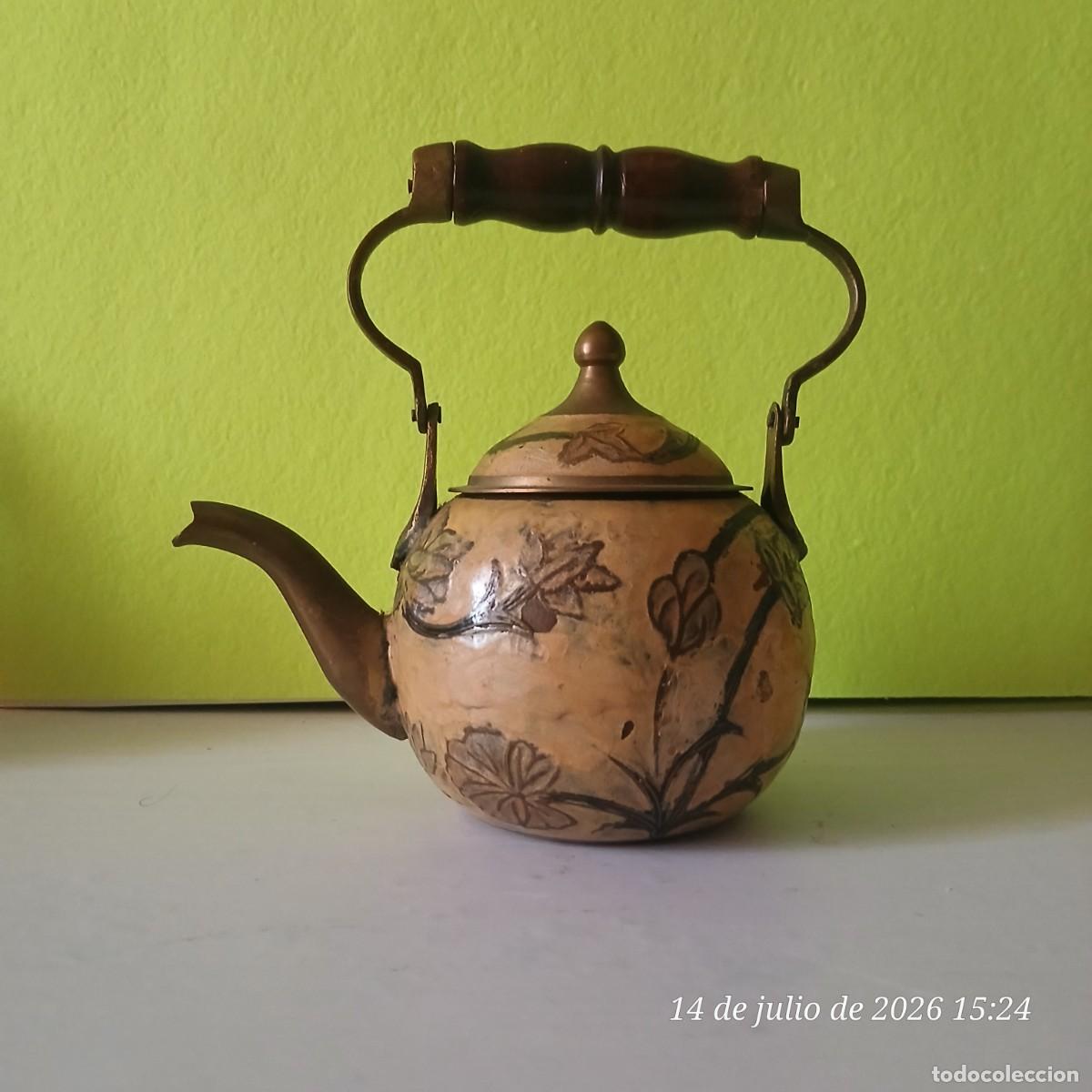 Antig&uuml;edades: Antigua tetera oriental. Bronce con esmaltes cloisson&eacute;.