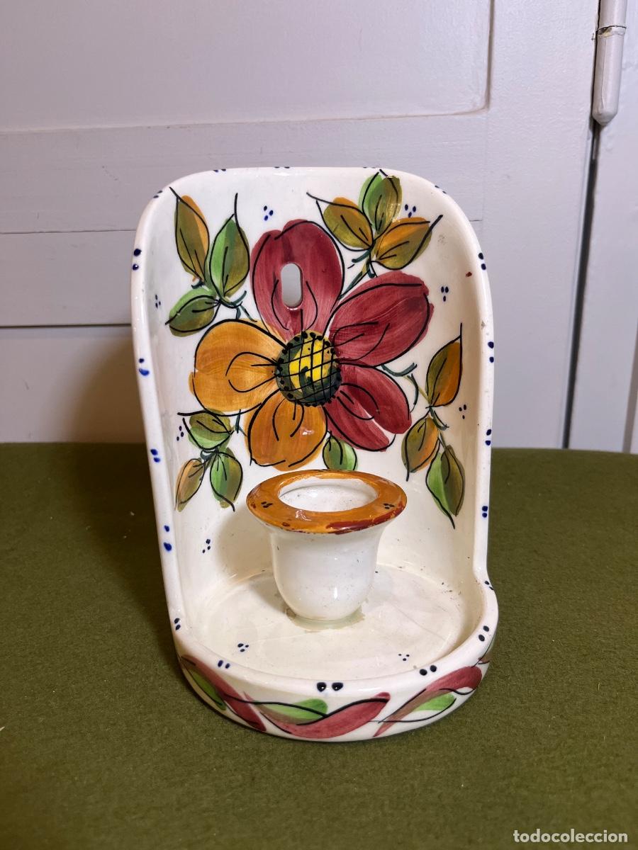 Antig&uuml;edades: Palmatoria de cer&aacute;mica Titus pintada a mano | Candelero de pared vintage | Made in Spain Emma