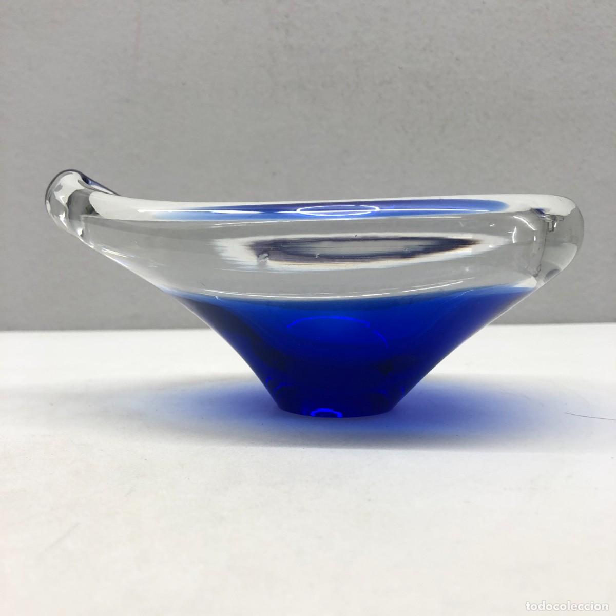 Antig&uuml;edades: PRECIOSO CENTRO DE MESA EN CRISTAL DE MURANO BICOLOR - TRANSPARENTE Y AZUL - 18 X 12 CM / 560