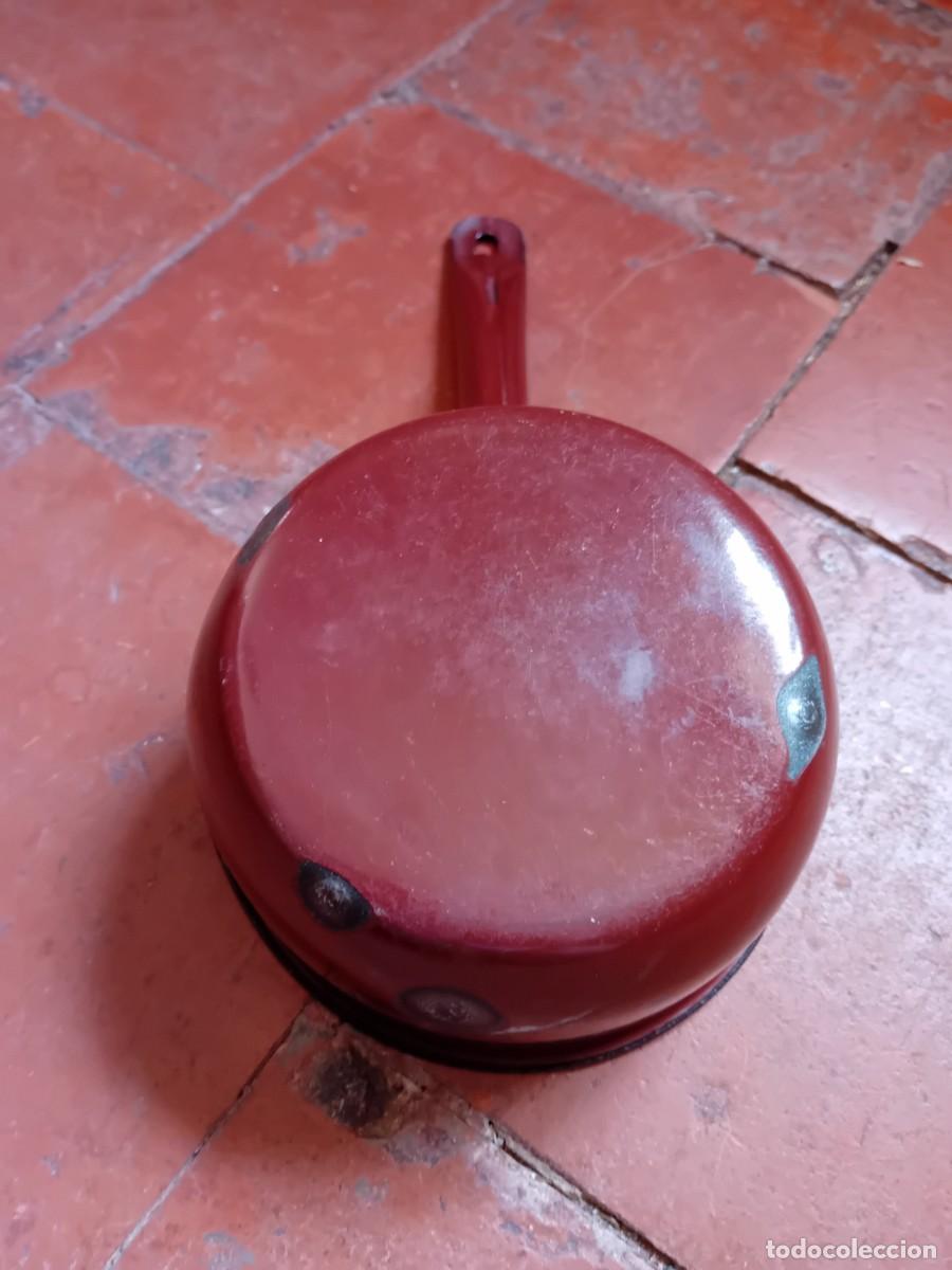 Antig&uuml;edades: Cazo de hierro esmaltado en rojo d&eacute;cada de los 60 - Foto 4