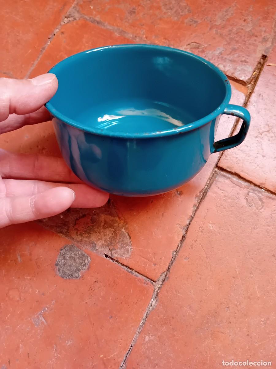 Antig&uuml;edades: Cazuela azul de hierro vidriado d&eacute;cada de los 60
