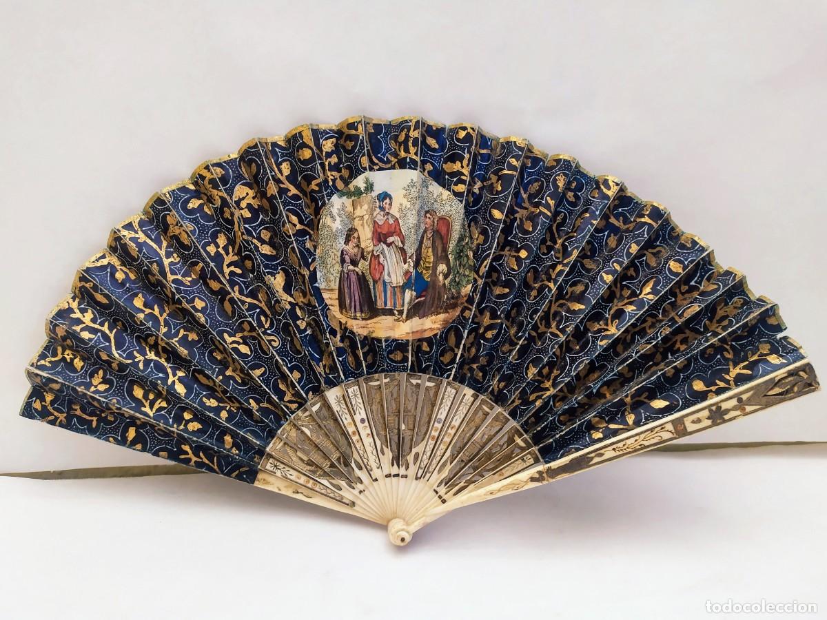Antig&uuml;edades: Abanico imperio. Varillaje de hueso. Papel pintado a mano y coloreado. Principios del s.XIX.