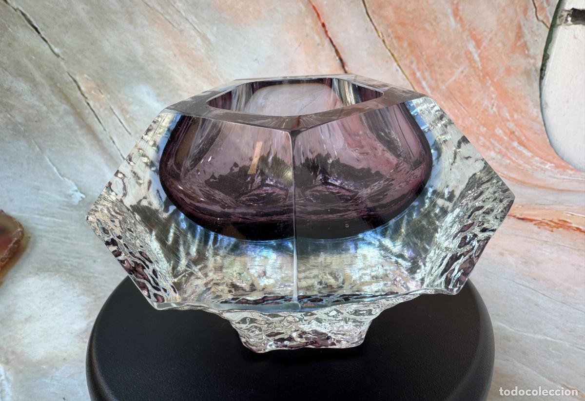 Antig&uuml;edades: Cuenco de cristal art&iacute;stico de Murano, atribuido a Murano, hacia la d&eacute;cada de 1950, color amatista y