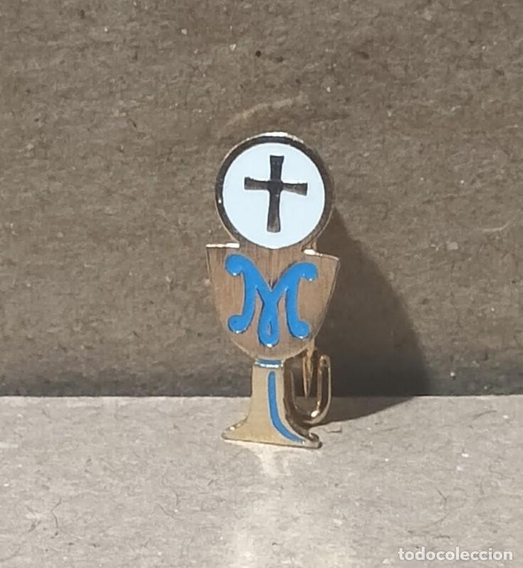 Antig&uuml;edades: PIN-PRIMERA COMUNION-60's.