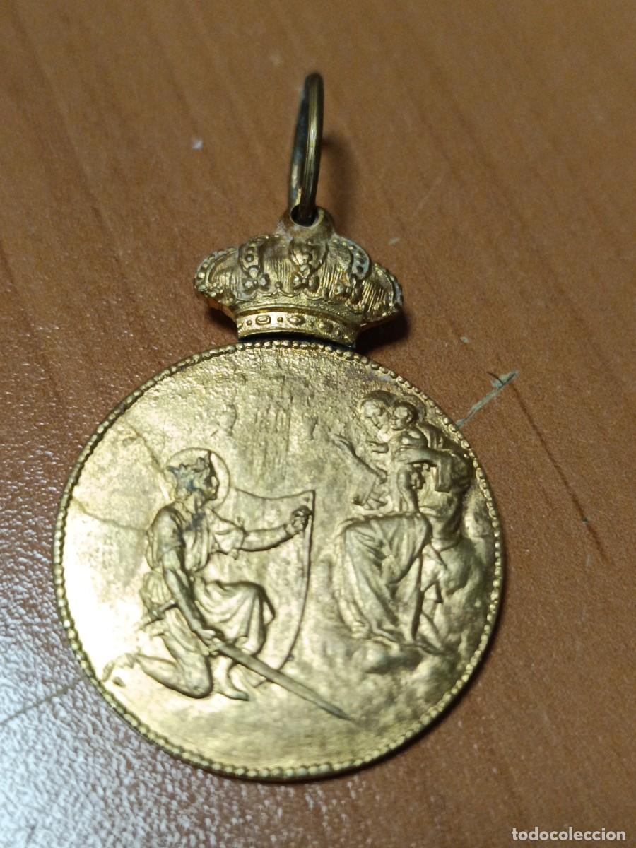 Oggetti Antichi: Antigua medalla corporativa (cir 1880), anverso: San Fernando, armado, a los pies de la Virgen y el