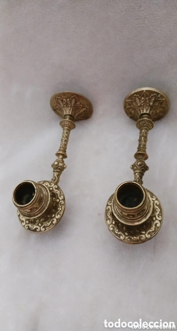 Antiques: DOS ANTIGUOS CANDELABROS PARA VELA EN BRONCE, PARA PARED O PIANO, MEDIDAS 20 CMS .