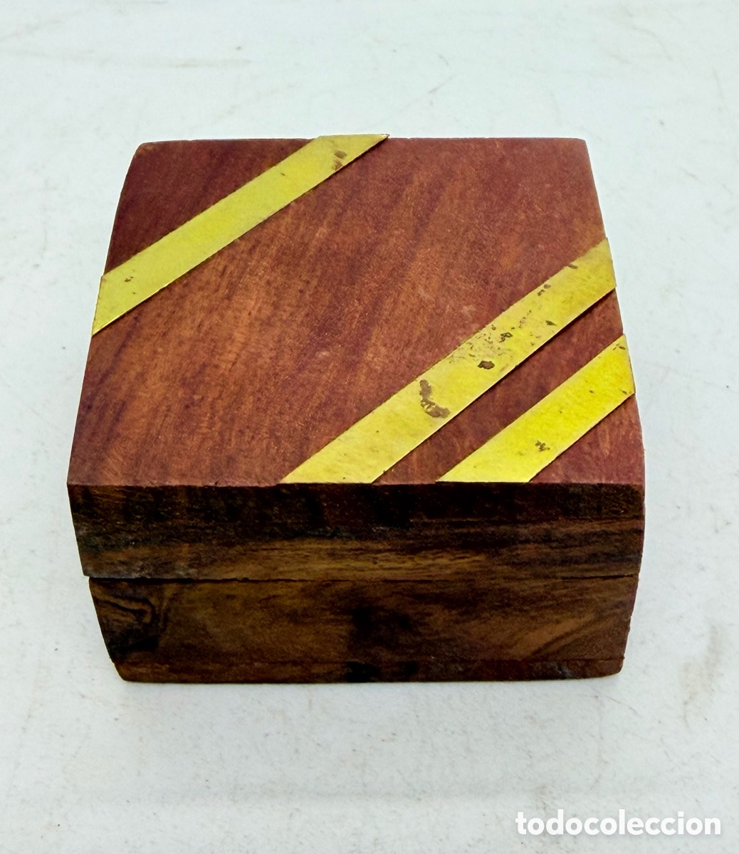 Antiques: Antigua Caja de Madera y Lat&oacute;n