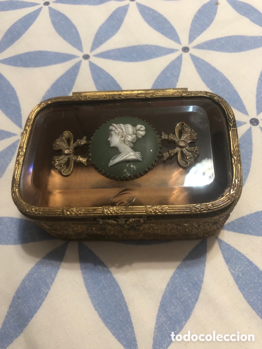Antig&uuml;edades: Caja joyero peque&ntilde;ita