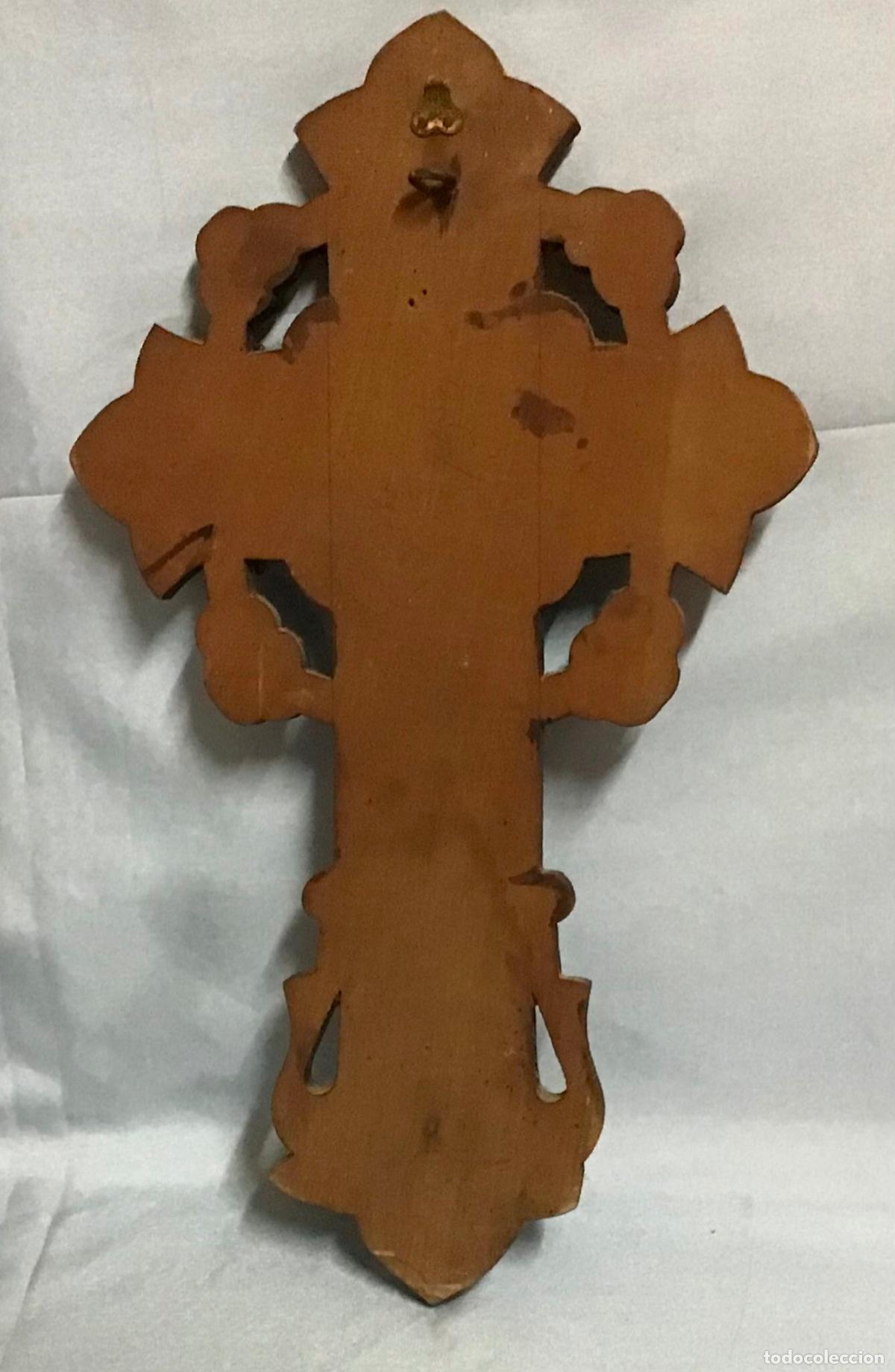 Antig&uuml;edades: CRUZ CON CRUCIFICADO Y BENDITERA - Foto 4