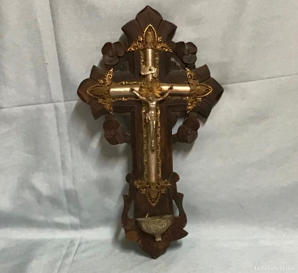 Antig&uuml;edades: CRUZ CON CRUCIFICADO Y BENDITERA - Foto 1