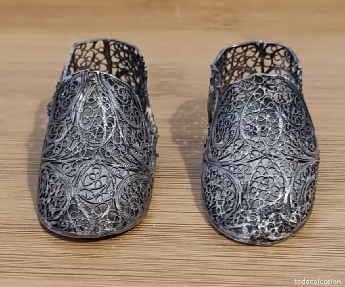 Oggetti Antichi: Pareja de Zapatitos de Plata de Filigrana para Ni&ntilde;o Jes&uacute;s - Punz&oacute;n FLORES - Arte Sacro