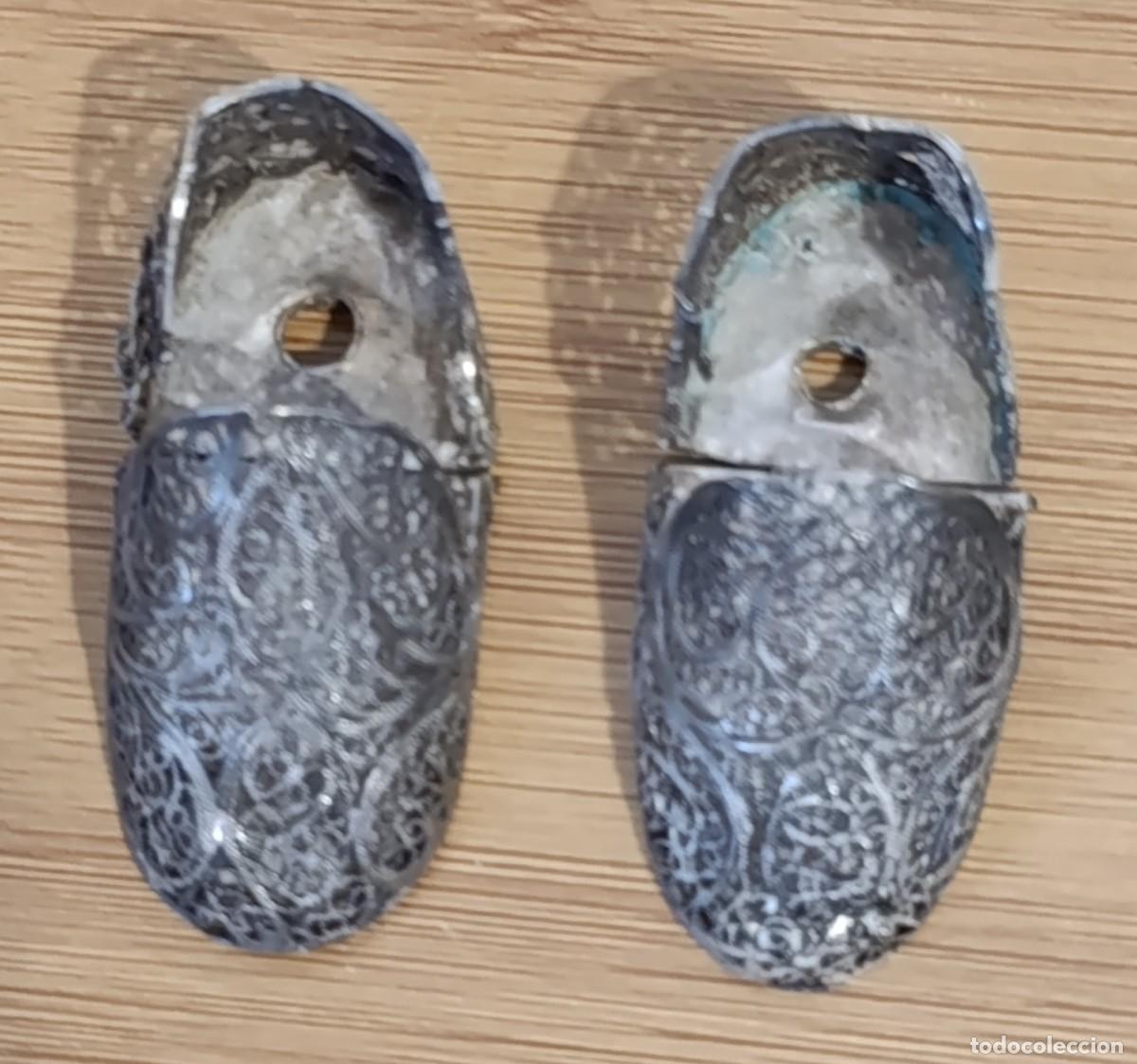 Antig&uuml;edades: Pareja de Zapatitos de Plata de Filigrana para Ni&ntilde;o Jes&uacute;s - Punz&oacute;n FLORES - Arte Sacro