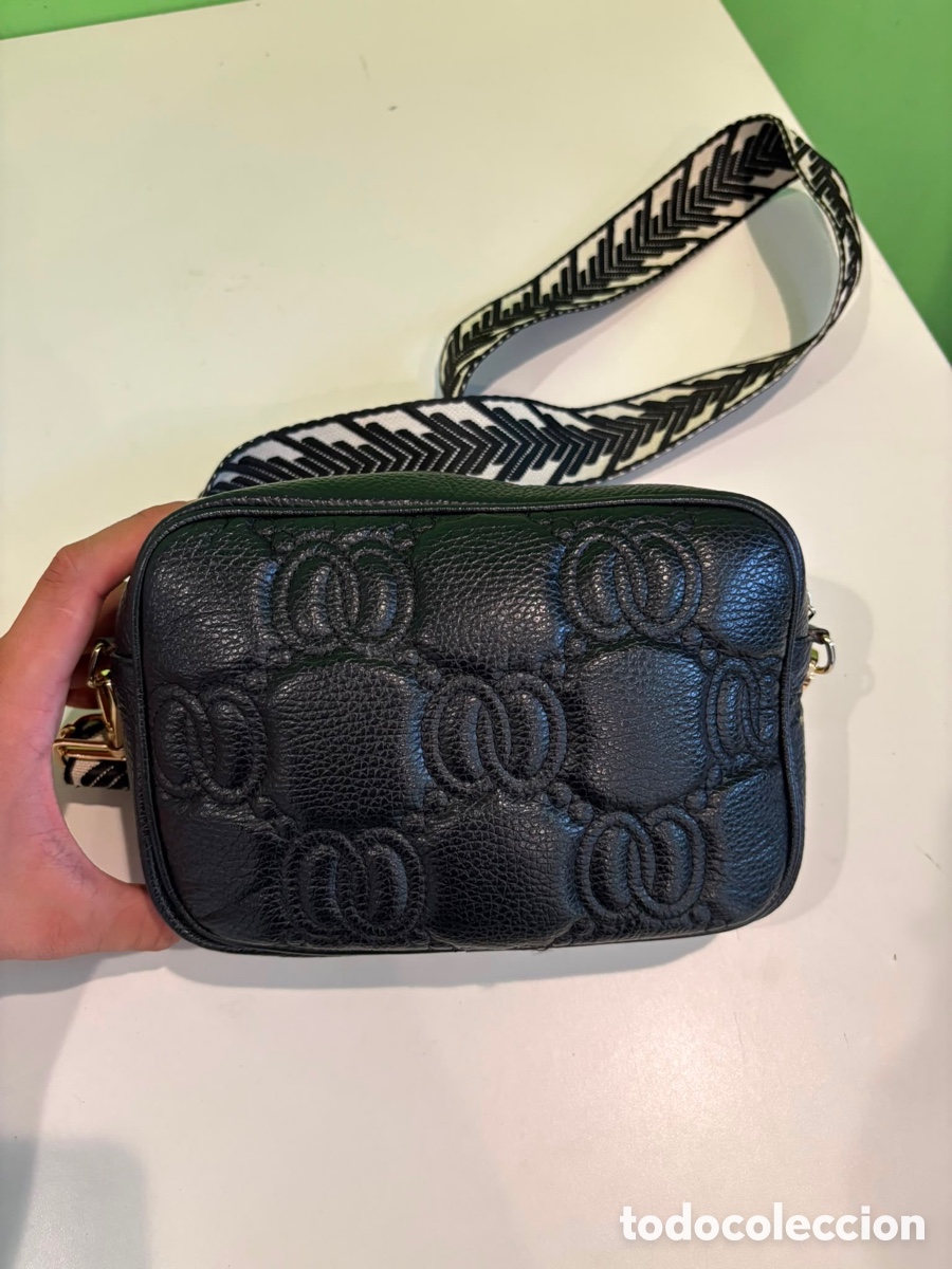 Antiquit&auml;ten: Bolso Martina K de cuero negro acolchado con correa regulable