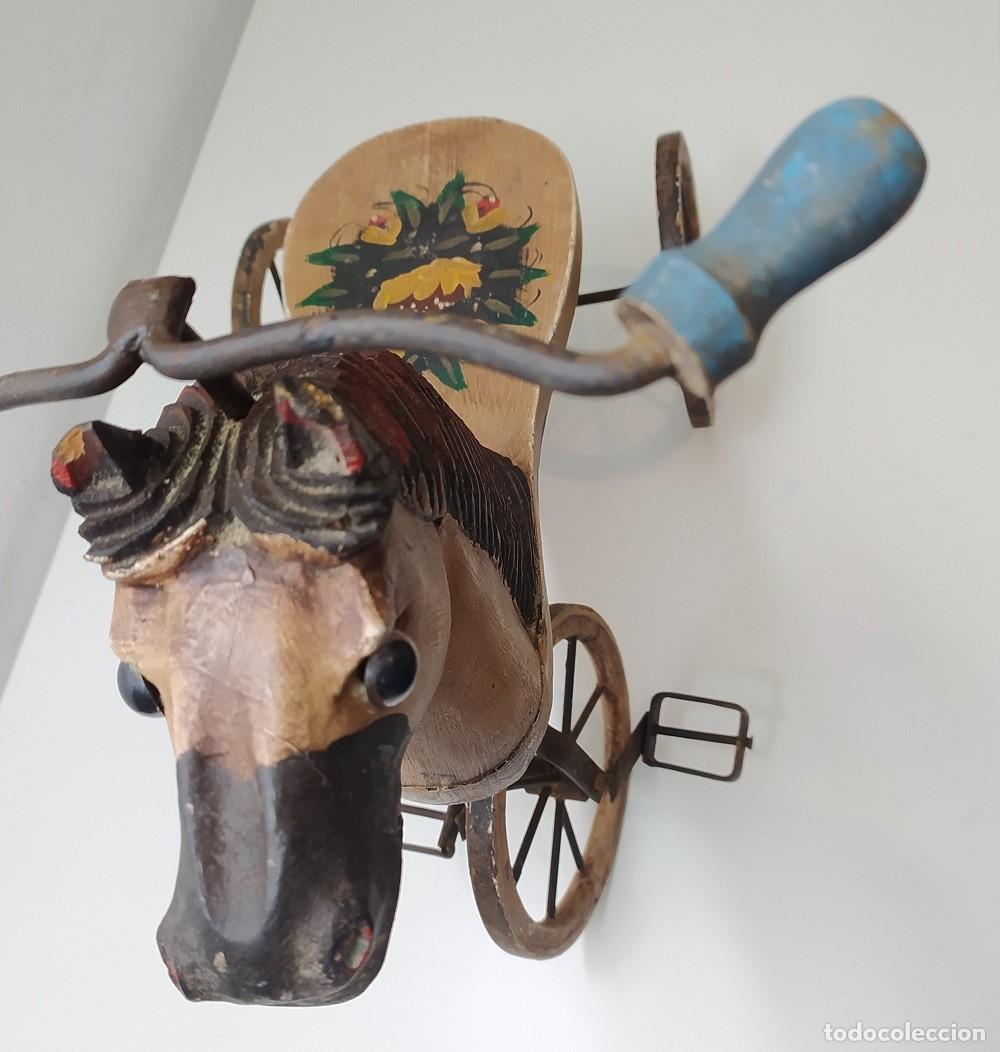 Antig&uuml;edades: Antiguo juguete triciclo caballito de madera