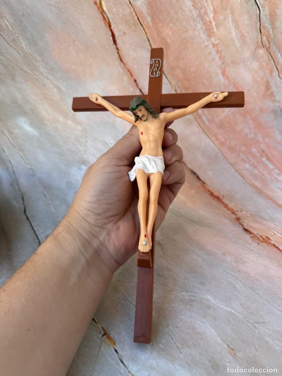 Antig&uuml;edades: Crucifijo con la figura de Jesucristo. Cruz cat&oacute;lica. Decoraci&oacute;n cristiana para paredes y altares do