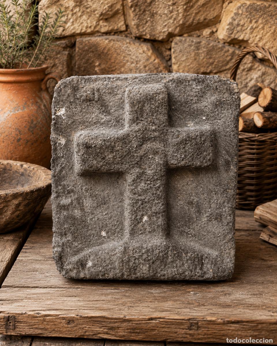 Antig&uuml;edades: Piedra de granito con cruz tallada,