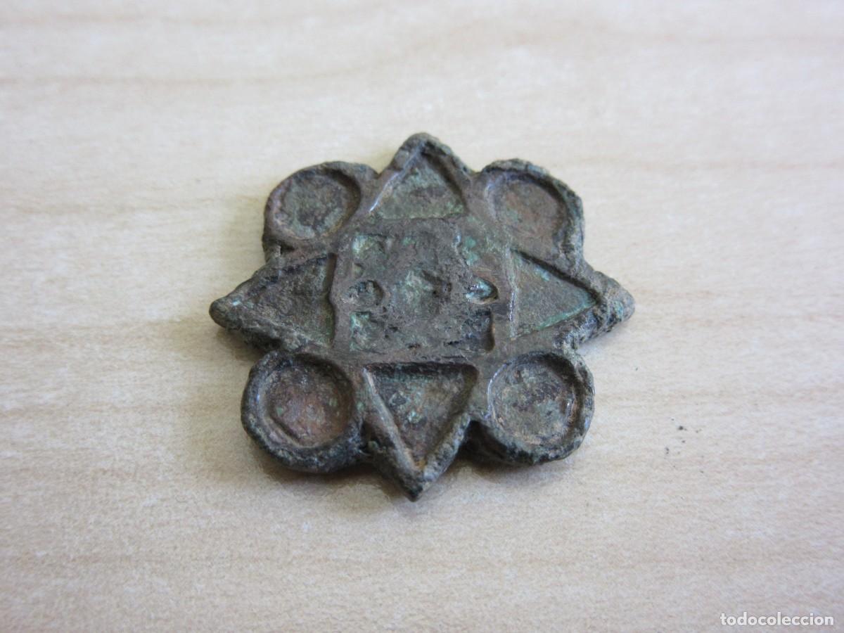 Antiquit&auml;ten: Peque&ntilde;a placa ornamental Posible medieval Medidas 2,3 cm