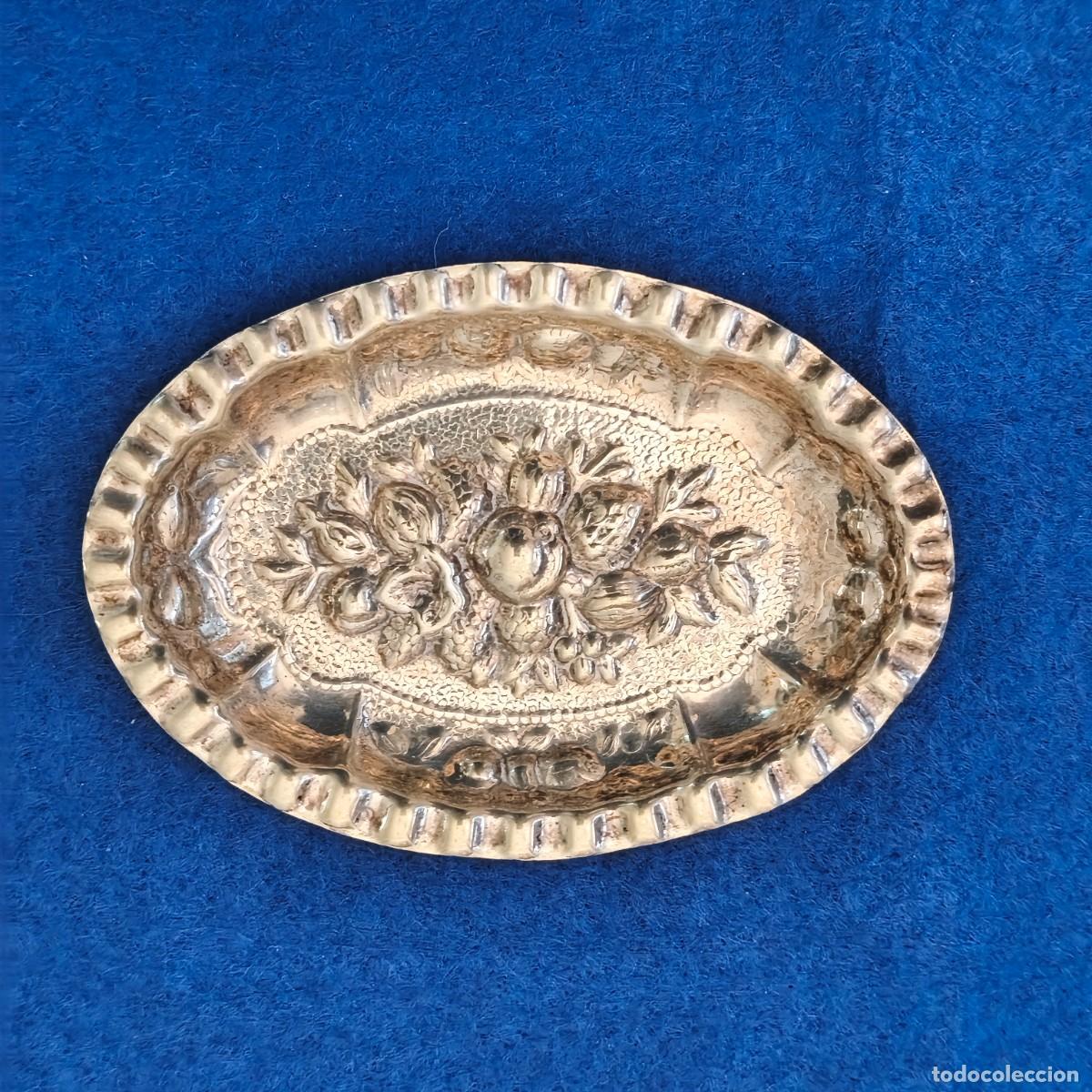 Antiguidades: BANDEJA DE ALPACA PLATEADA TEMAS FLORALES. MED. 11 X 8 CMS