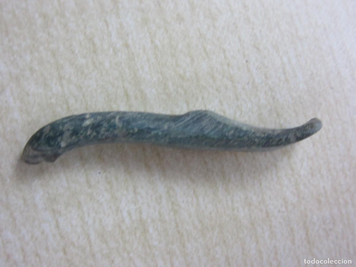 Antig&uuml;edades: Terminal de asa de cacillo de bronce con cabeza de pato &Eacute;poca romana longitud 3,8 cm