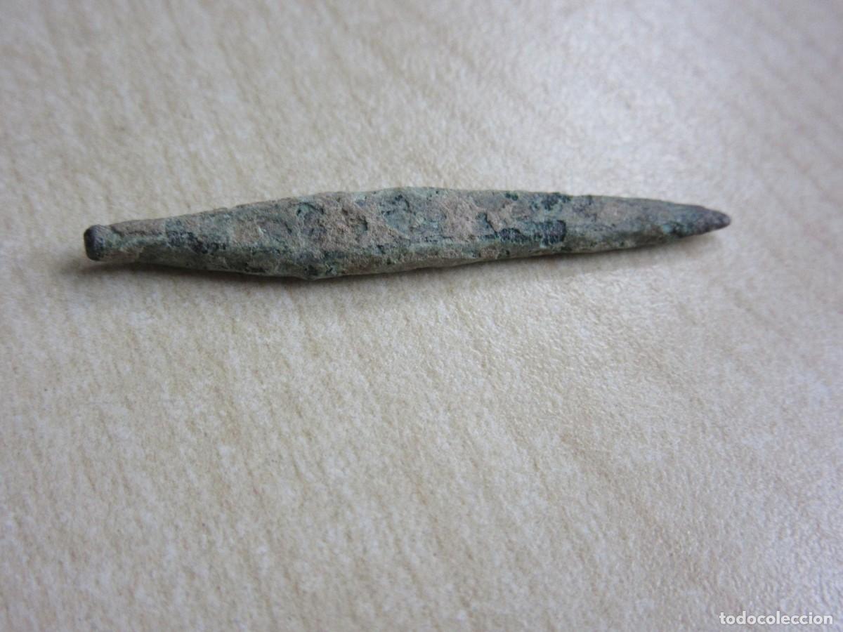 Antig&uuml;edades: Punz&oacute;n de bronce de &eacute;poca romana 3,7 cm - Foto 1