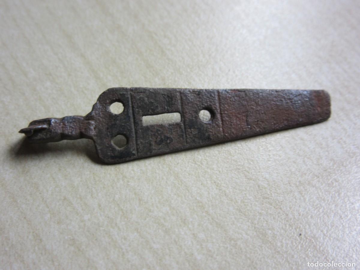 Antig&uuml;edades: Esp&aacute;tula medieval bronce Longitud 4,5 cm