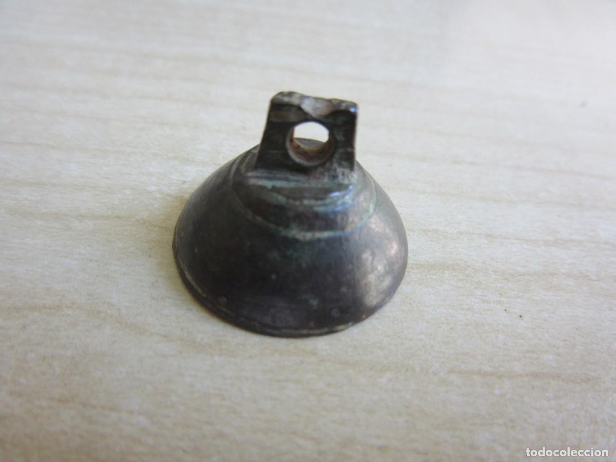 Antig&uuml;edades: Apagavelas de bronce Posible &eacute;poca romana o medieval Di&aacute;metro 2 cm