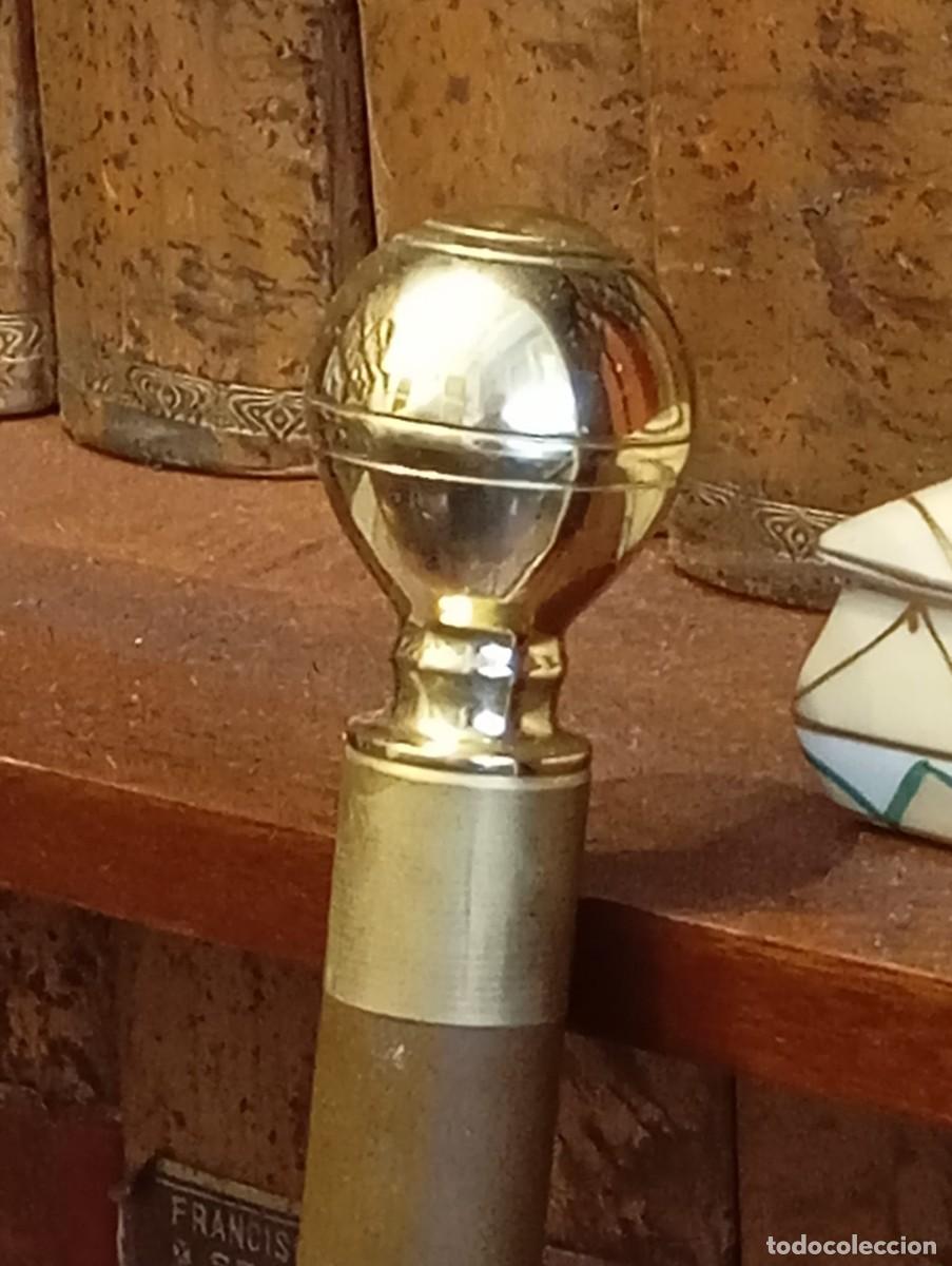 Antiguidades: Elegante bast&oacute;n cl&aacute;sico con empu&ntilde;adura de bronce.
