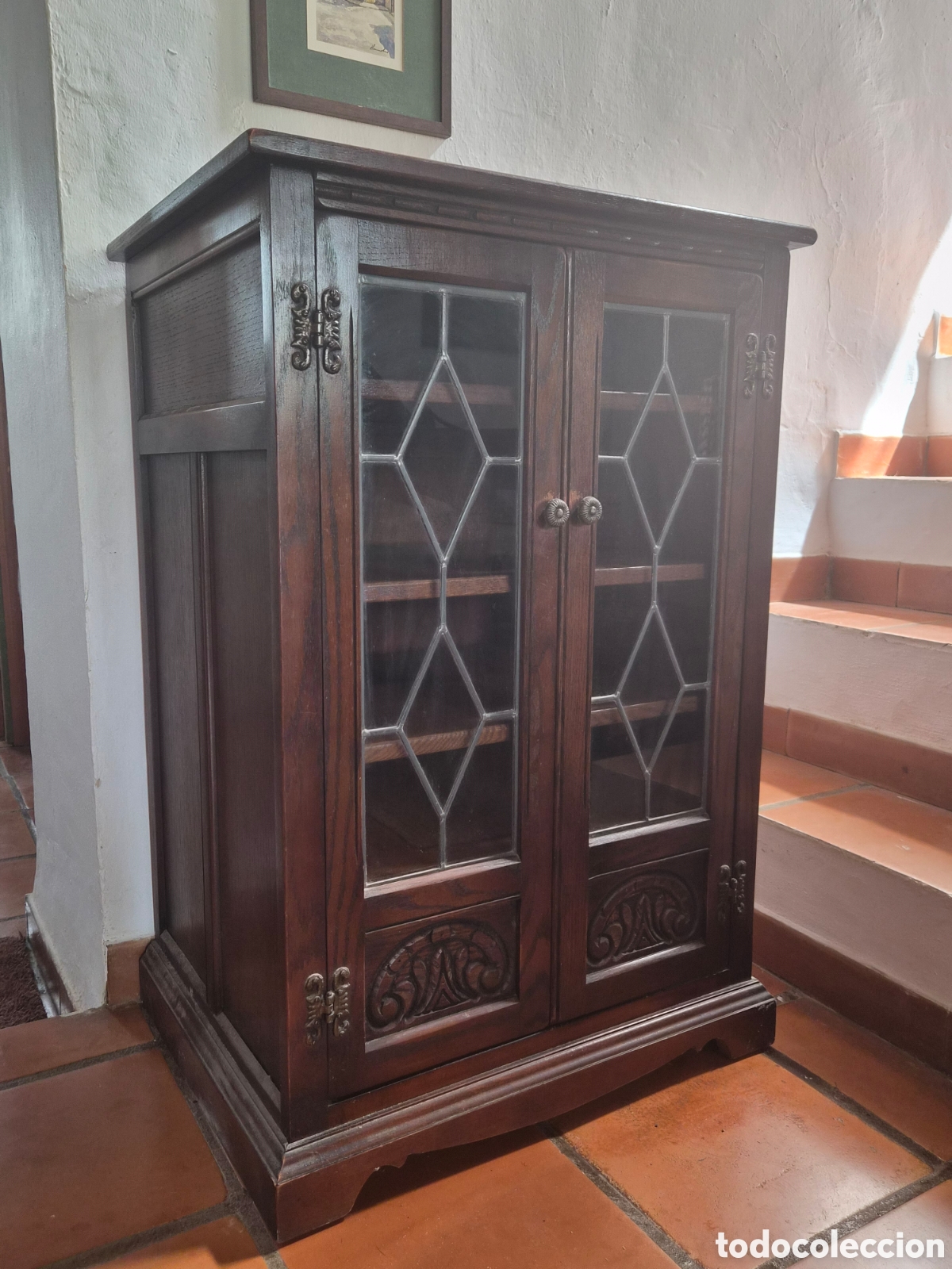 Antig&uuml;edades: Exclusivo mueble vitrina Old Charm &ndash; Wood Bros (Inglaterra) &ndash; Roble macizo