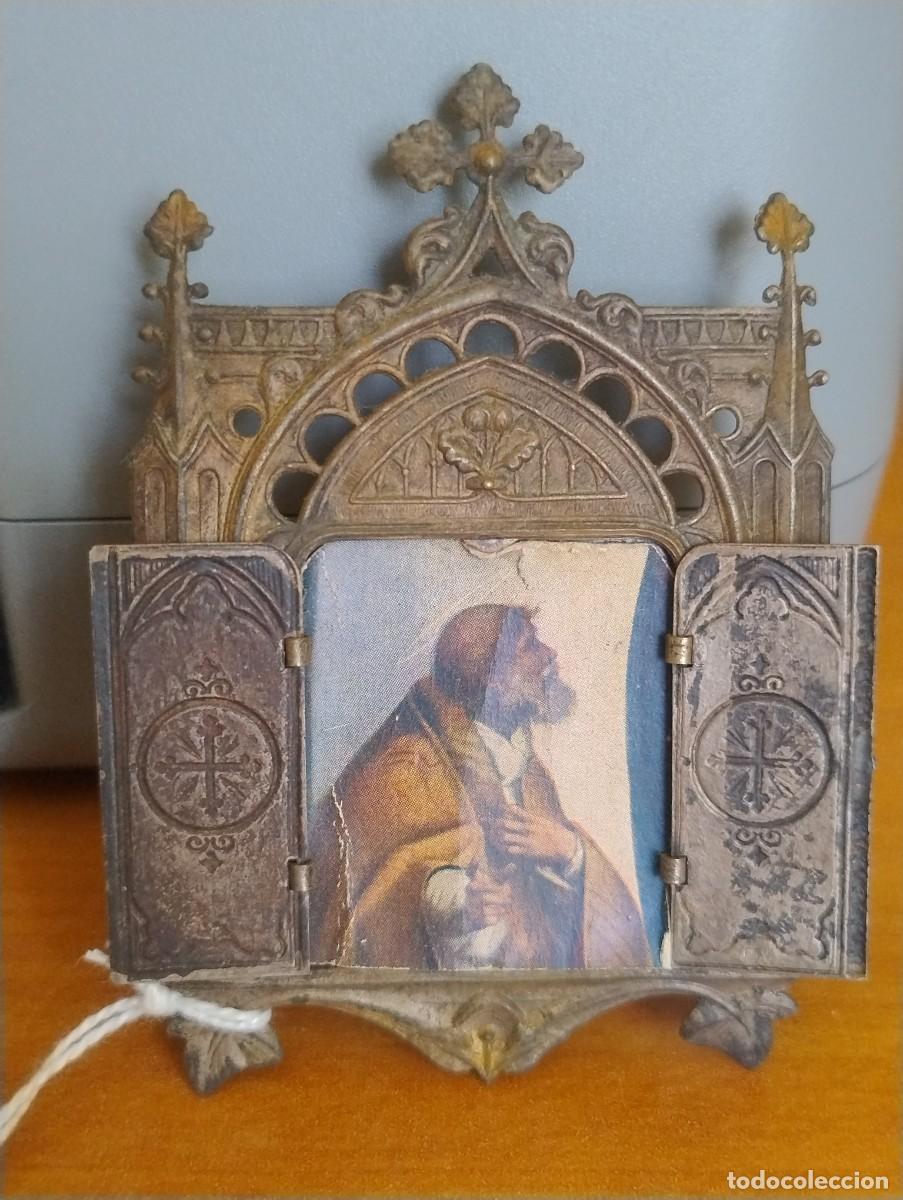 Antiguidades: ANTIGUA CAPILLA DE MESA MET&Aacute;LICA. 8,50 X 6 CM